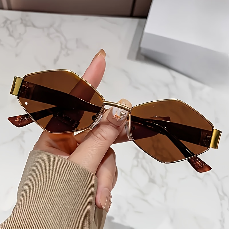Women's Retro Hexagonal Golden Frame Fashion Glasses - Non- Fashion Glasses with Vintage Glamour, Lightweight Eyewear for, Parties, Everyday Outfits - Chic Accessory, Casual Eyewear