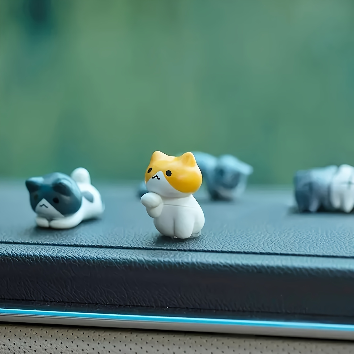 

1set, Adorable Cartoon Cat Figurines (6pcs), Vibrant Screen Edge & Car Decor, Versatile Display Accents For Plant Arrangement And Office Embellishment