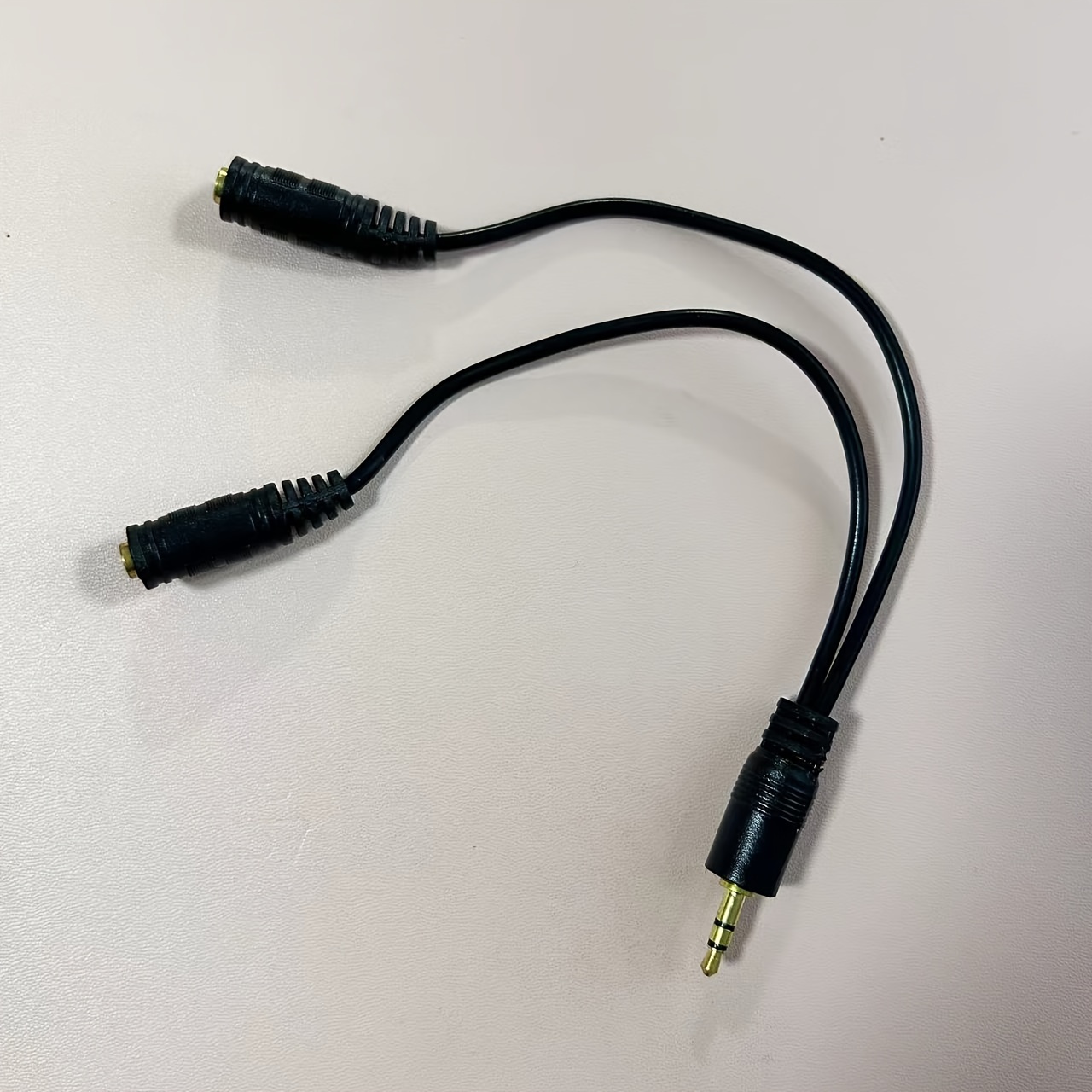 

Headphone Splitter, 3.5mm Extension Cable Audio Stereo Y Splitter (hi-fi Sound), 3.5mm Male To 2 Ports 3.5mm Female Spliter