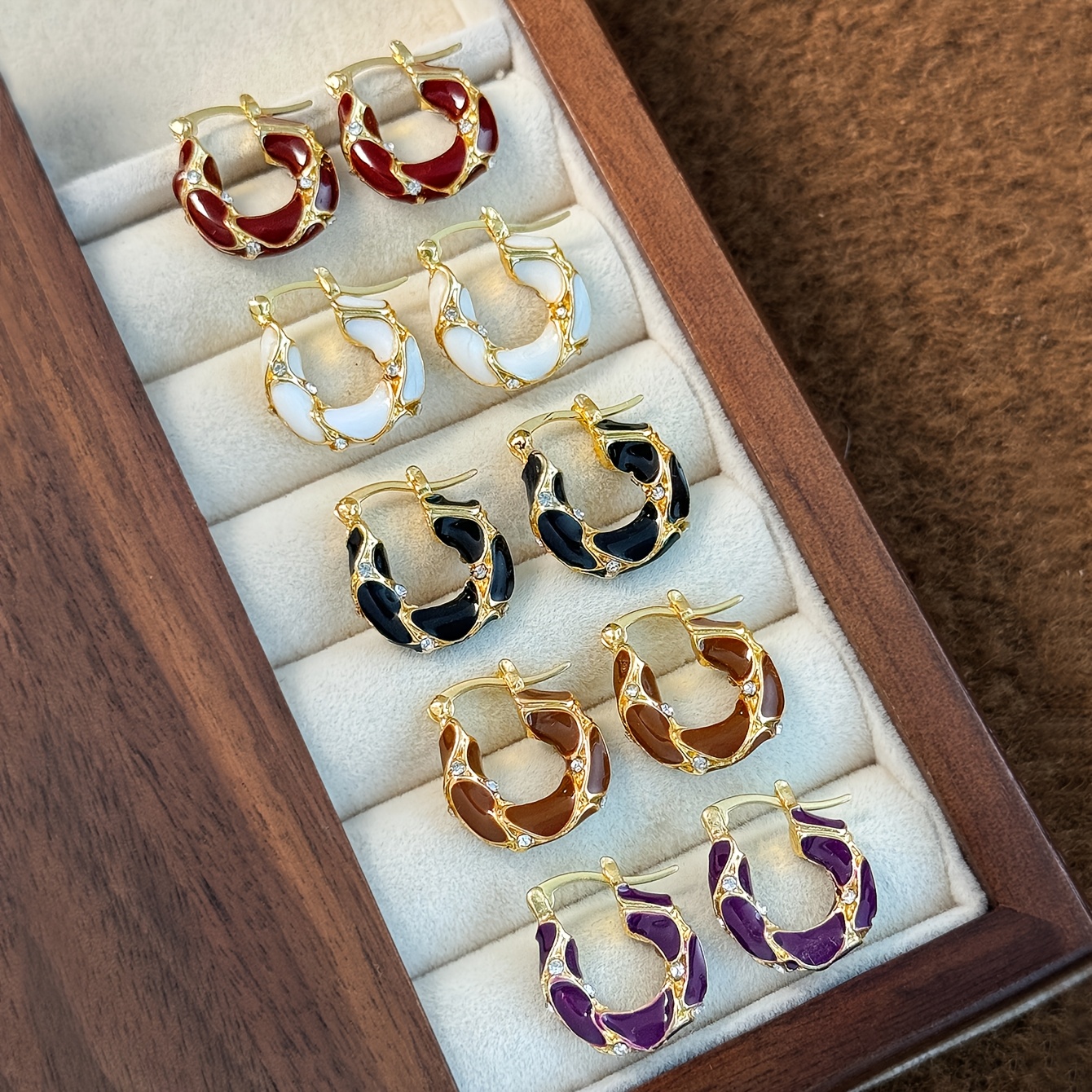 TEMU 5 Pairs Of Retro Daily Versatile Light Luxury High-end Autumn And Winter Wear Essential Women's Earring Set