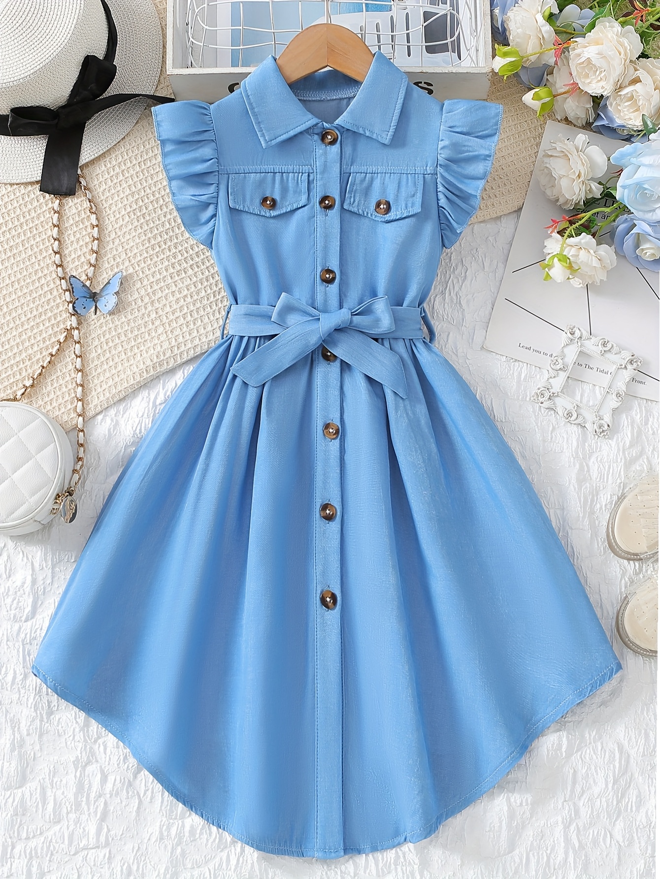 Summer Ice Fiber Fabric Faux Denim Small Flying Sleeve Lapel Shirt Dress + Belt, Shirt Button Placket Design, Irregular And Elegant Skirt, Very Suitable for Summer Outdoor Play, Camping Picnic, Daily Leisure Or Other Occasions