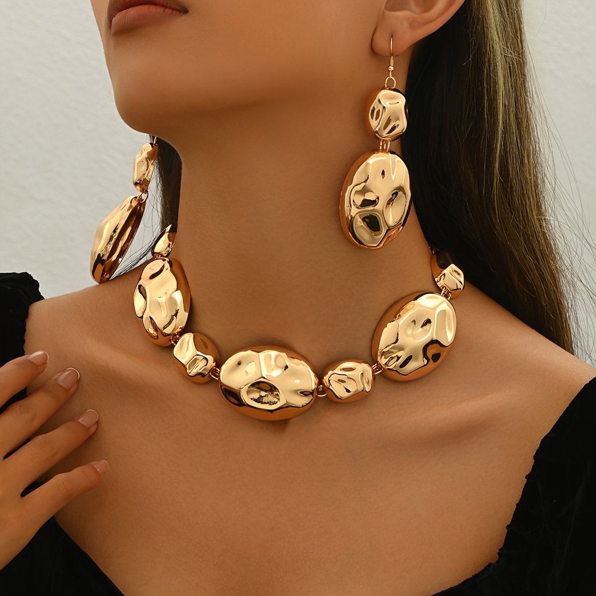 Geometric Oval Embossed Necklace and Earring Set