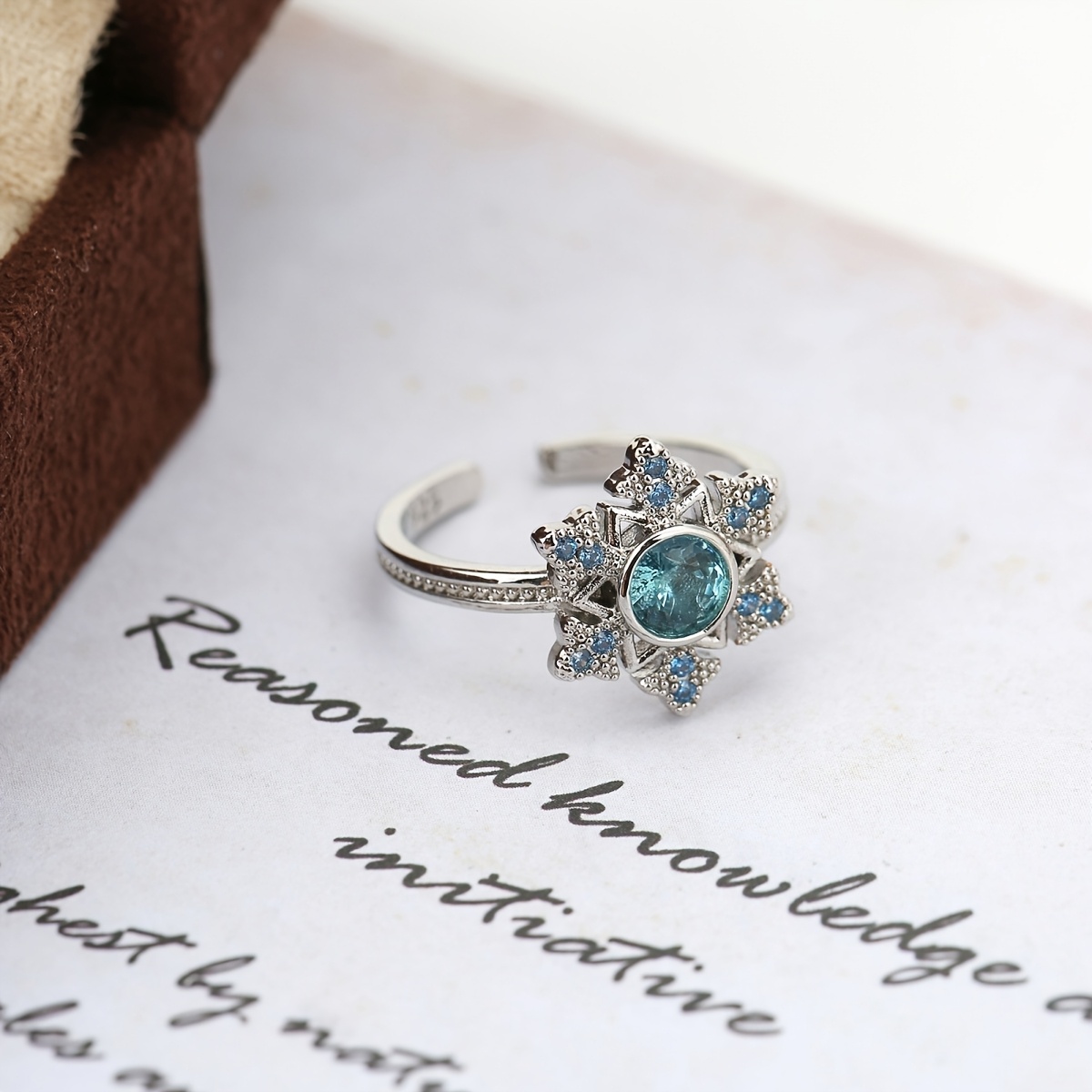 E-shop ., Europäische und amerikanische Mode - Kupferbeschlag Zirkonia, Exquisite Eis Kristall Unisex Personalisierter Offener Verstellbarer Ring.