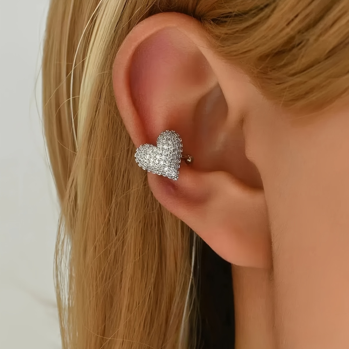 TEMU Un elegante y versátil clip de oreja de con detalles de circonita sintética cúbica, diseño simple pero