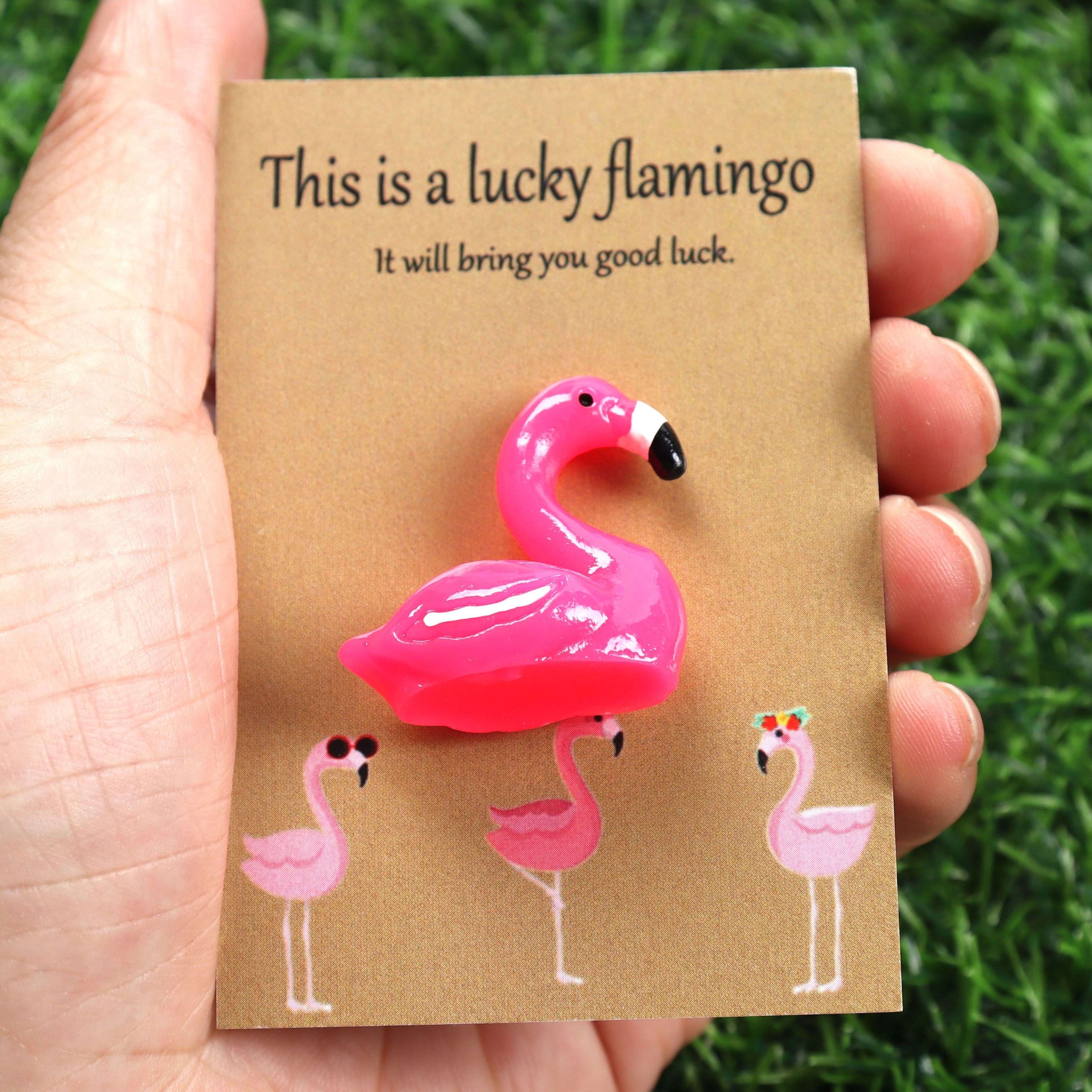 

1/2pcs Lucky Flamingo Charm Enclosure Card With Resin Figurine - Animal Themed Good Luck Gift Card For Graduation, Farewell, Miss You, Holidays - Wishes For All Occasions