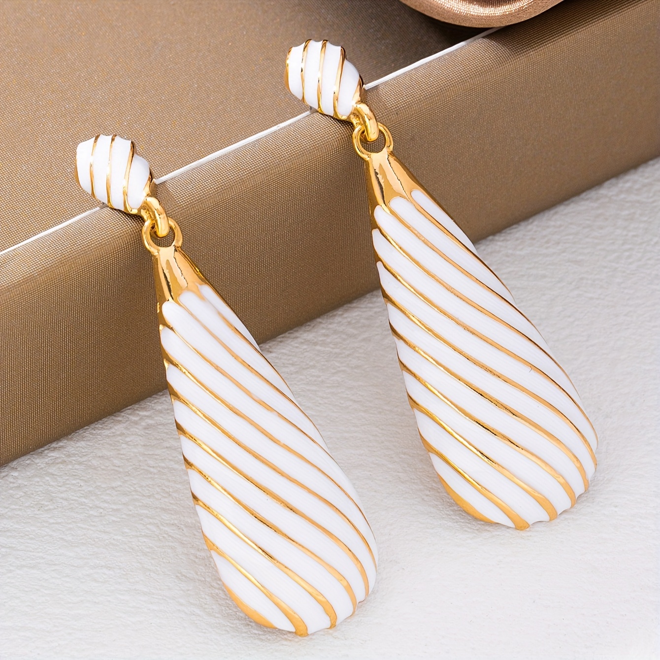 2pcs Vintage Elegant Ribbed Drop Earrings For Women - Kc Golden-plated Teardrop Design, Everyday & Party Jewelry, Gift For Her, Wear