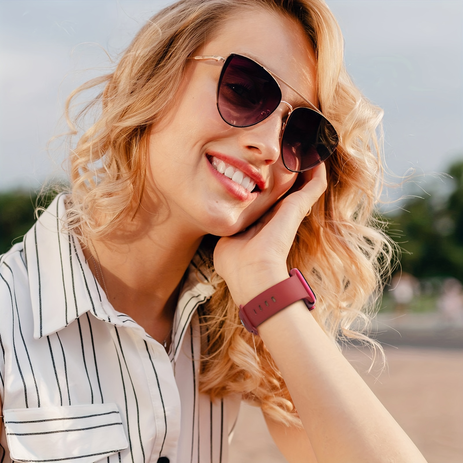 Silicone Sports Bands That Fit Various Sizes of for apple Watches, Suitable for Both Men And Women. These Soft, Waterproof Wristbands Serve As Replacements for Iwatch Bands Across Multiple Series.