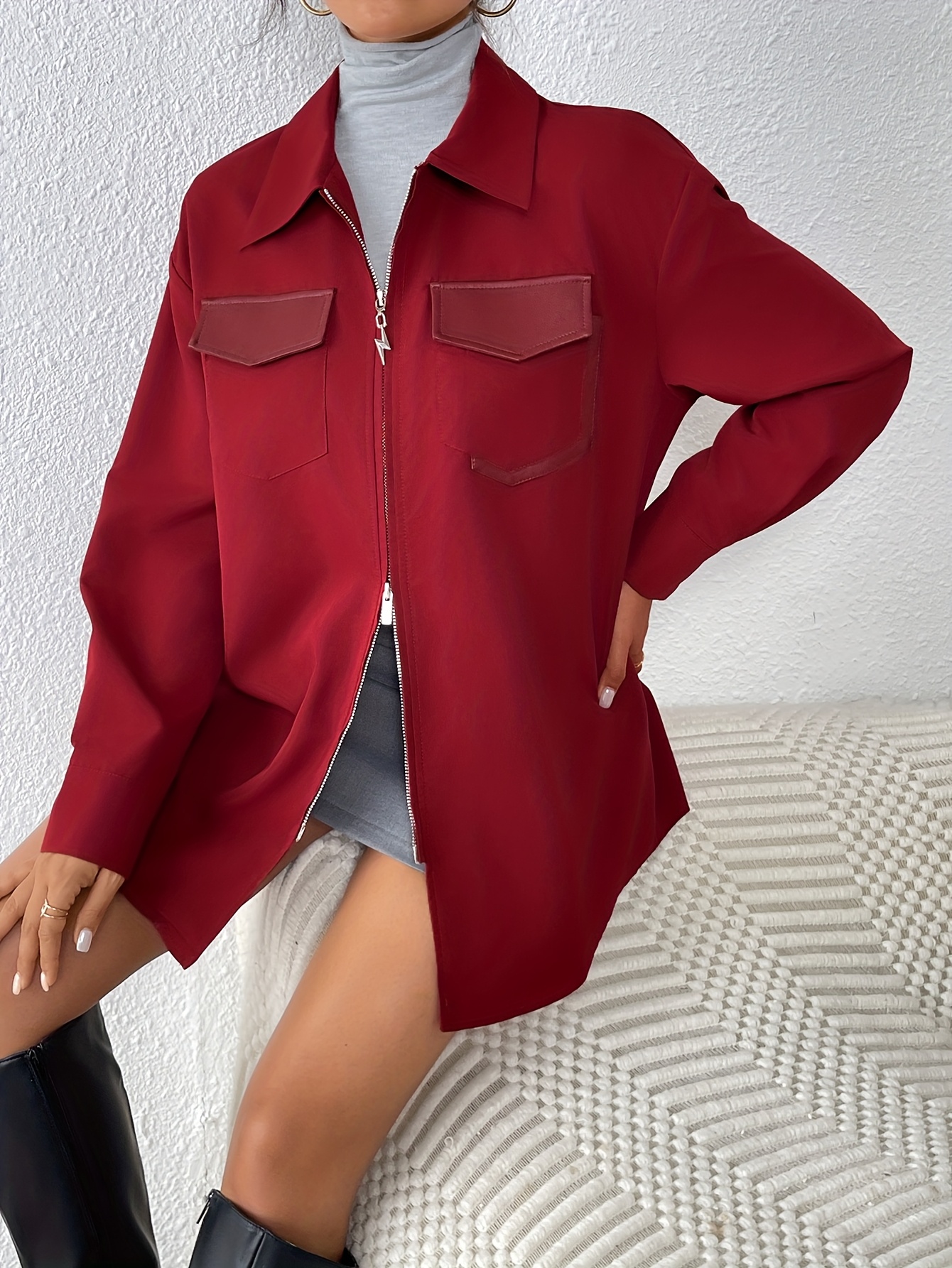 senhora jaqueta vermelha