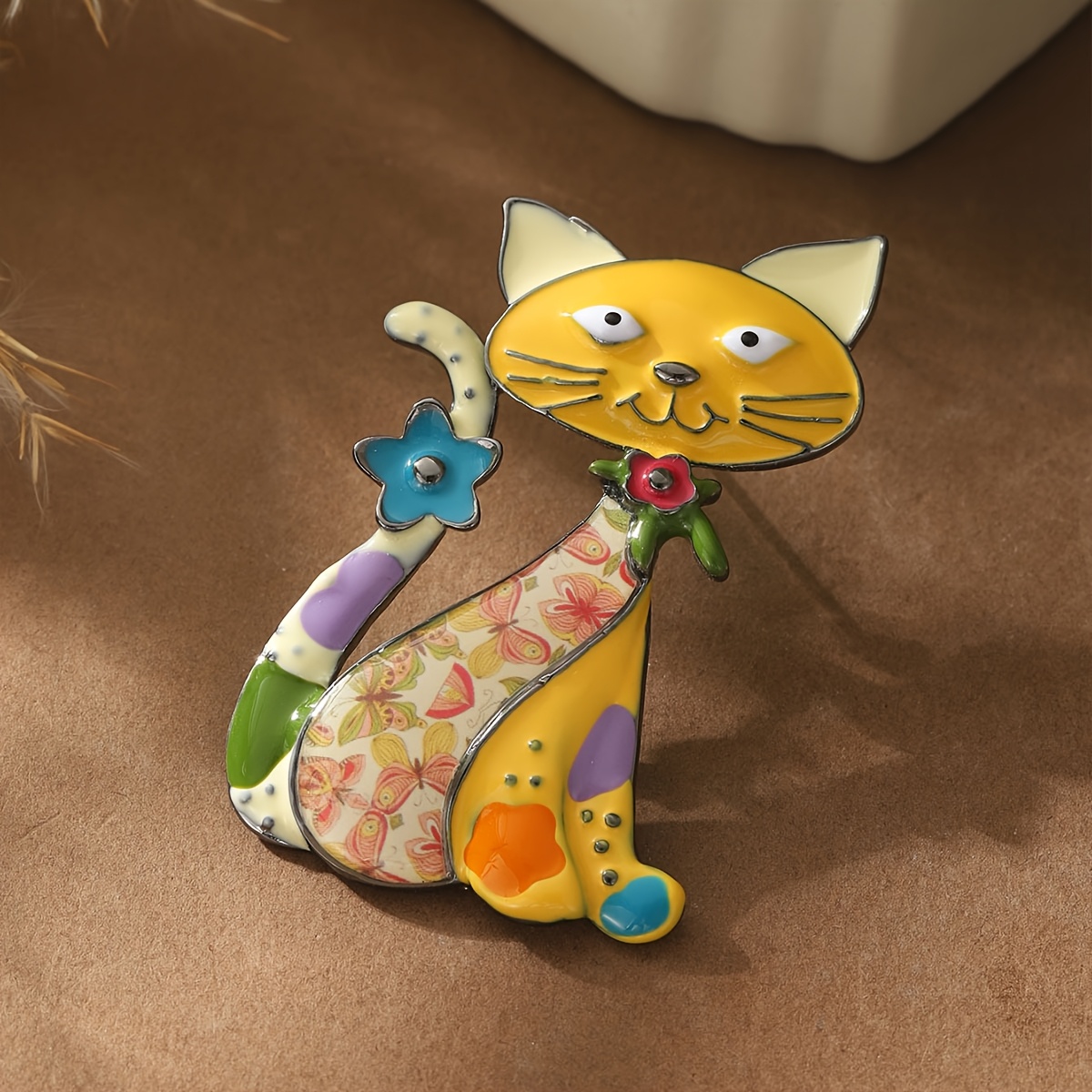 E-shop 1 Stück stilvolle, klassische Boho-Katzen-Brosche für Damen, mit einer trendigen Zinklegierung und einer dünnen gelben Beschichtung. für den ,