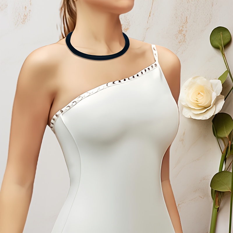 Image of A Women's Collar Silicone Plastic Rope Minimalist Necklace, Perfect For Daily Wear And Holidays, Versatile And Fashionable Style