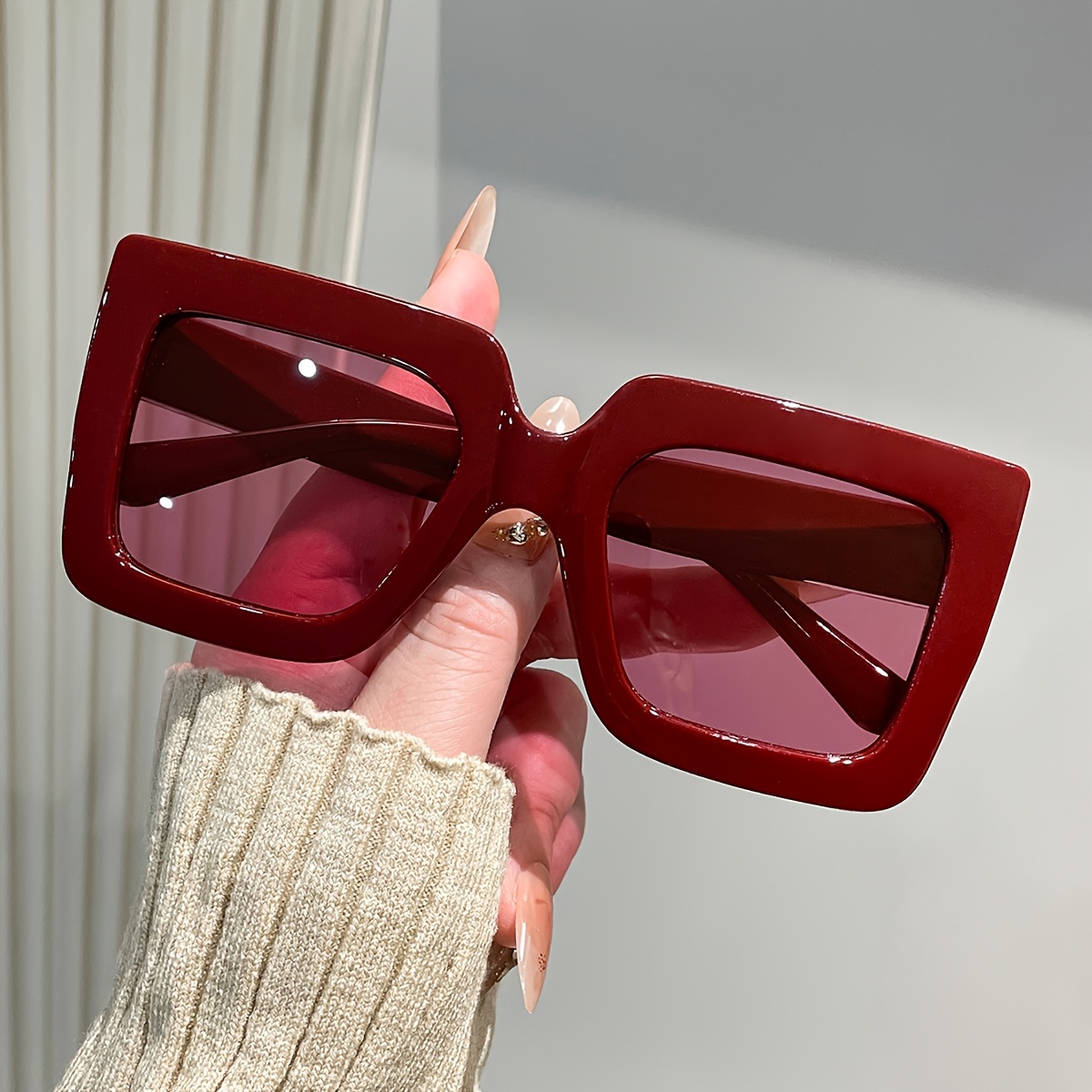 Image of 1pc Vintage Burgundy Oversized Glasses, Women's Summer New Style, Skin-brightening And, Face-covering Temperament, Versatile