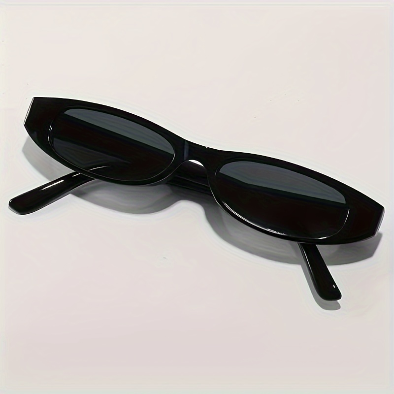 A Single-Pack Small Frame Cat-Eye Decorative Glasses, Trendy And Stylish, Suitable for Women with Small Faces Or Men Who Pursue Fashion Trends, Perfect for Wearing at Parties Or During Photo Shoots