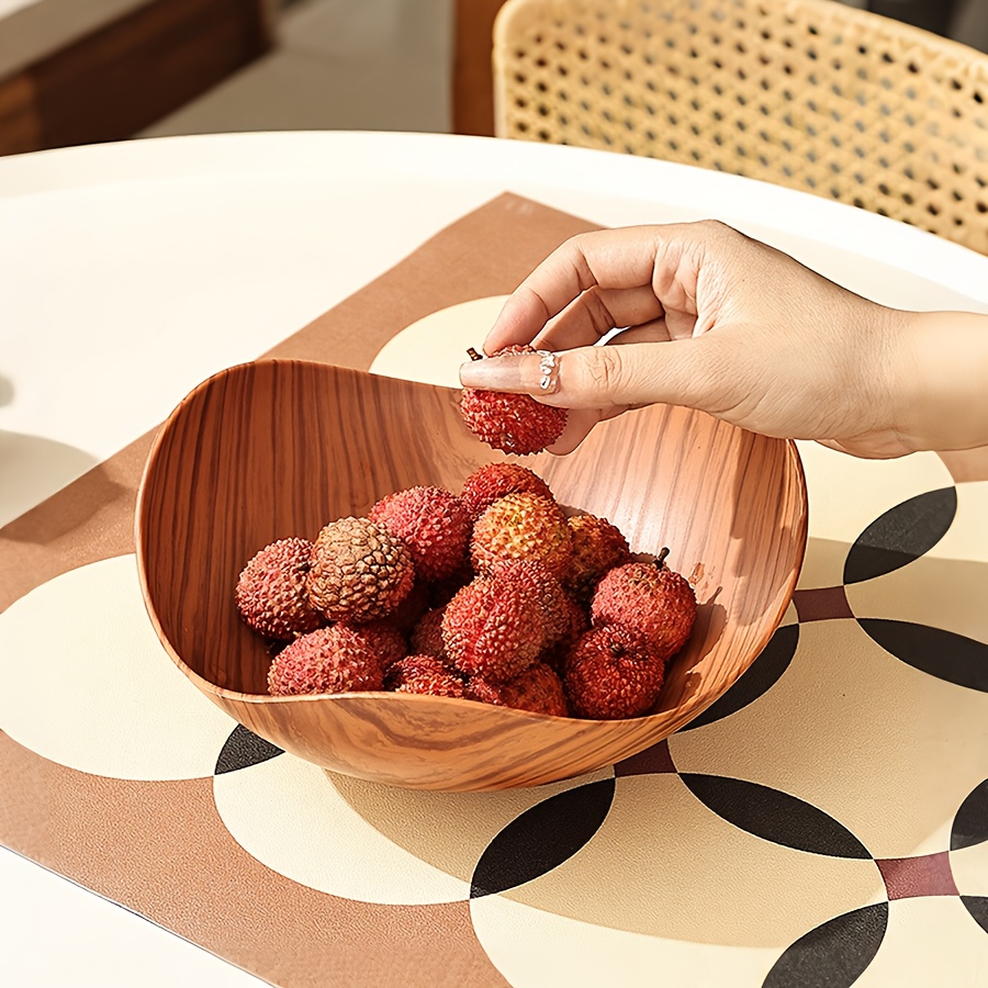 Bandeja triangular de plástico para frutas con textura similar al madera, cuenco irregular para frutas, aperitivos y frutos secos en la sala de estar, con una superficie lisa que es fácil de limpiar. Hecha de plástico duradero, esta bandeja multifuncional reutilizable para frutas es S