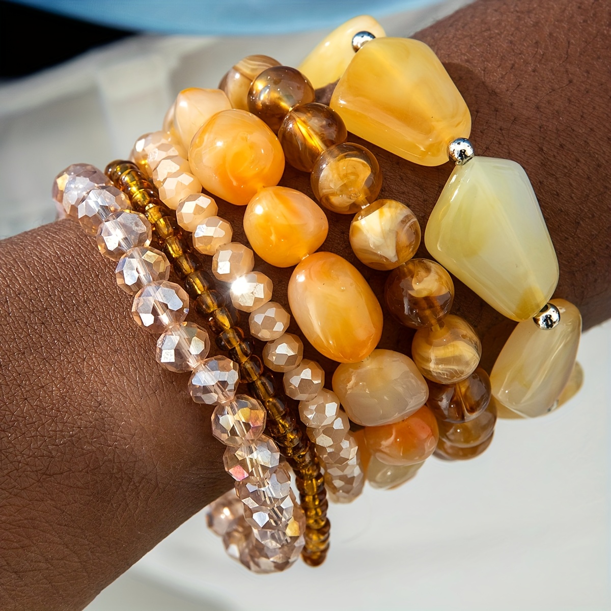 E-shop 6-teiliges Set aus stilvollen eleganten, facettierten Acrylglasperlen in geometrischen Formen, ein Perlenarmband-Set geeignet für