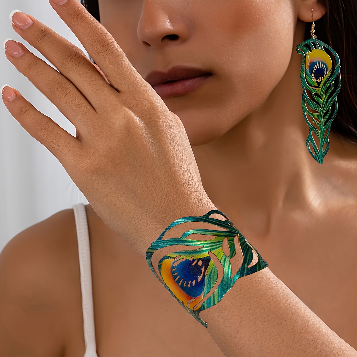 E-shop Ein offener Armreif + Ein Paar Ohrringe, Bohemian Elegant Hohles Pfauenfeder-Print Luxuriöses Tägliches Geschenk Modischer Damenschmuck-Set