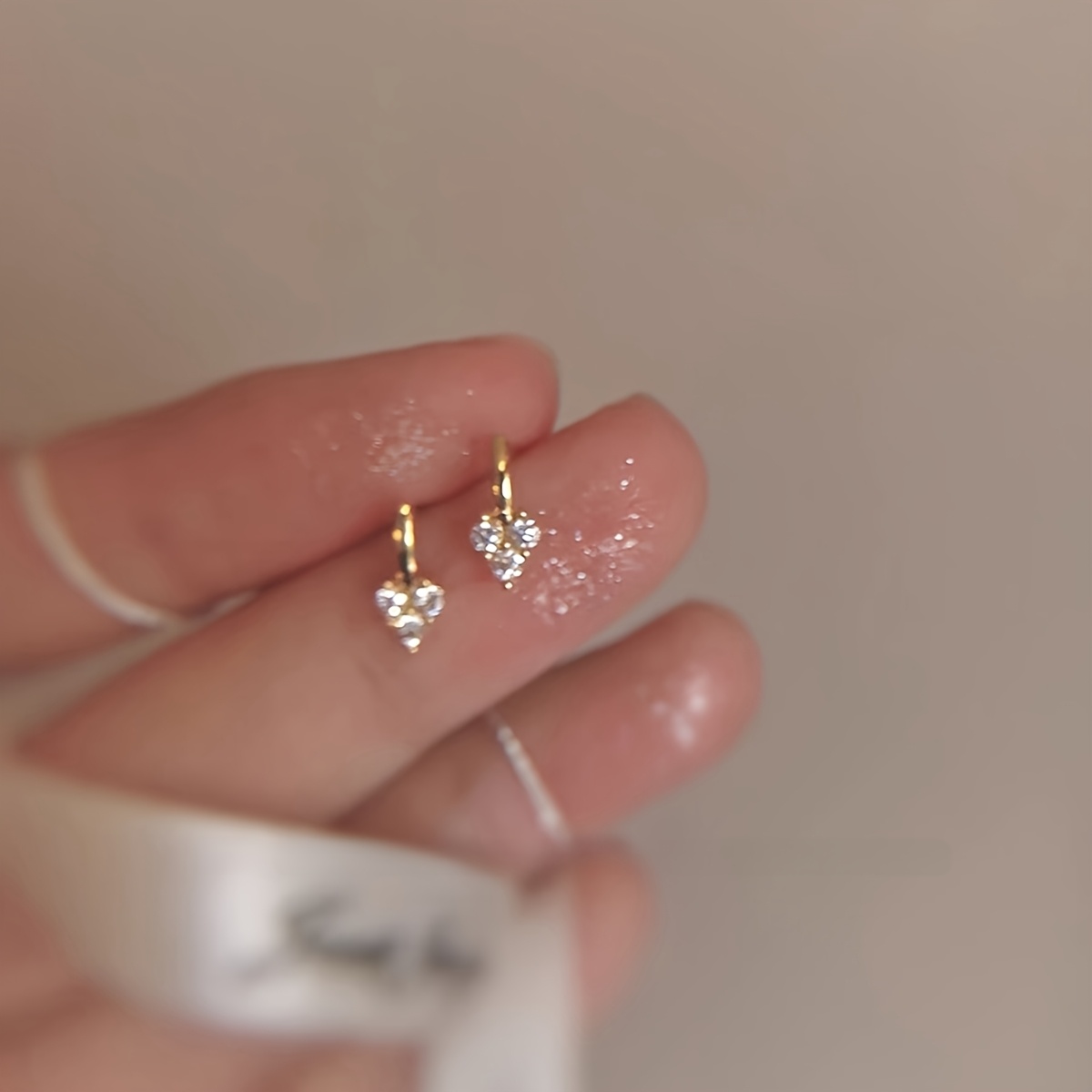 E-shop 1 Paar C-Ohrringe im eleganten und einfachen Stil mit synthetischen Zirkonia-Herz-Ohrringen für Damen, modisches und personalisiertes Design,
