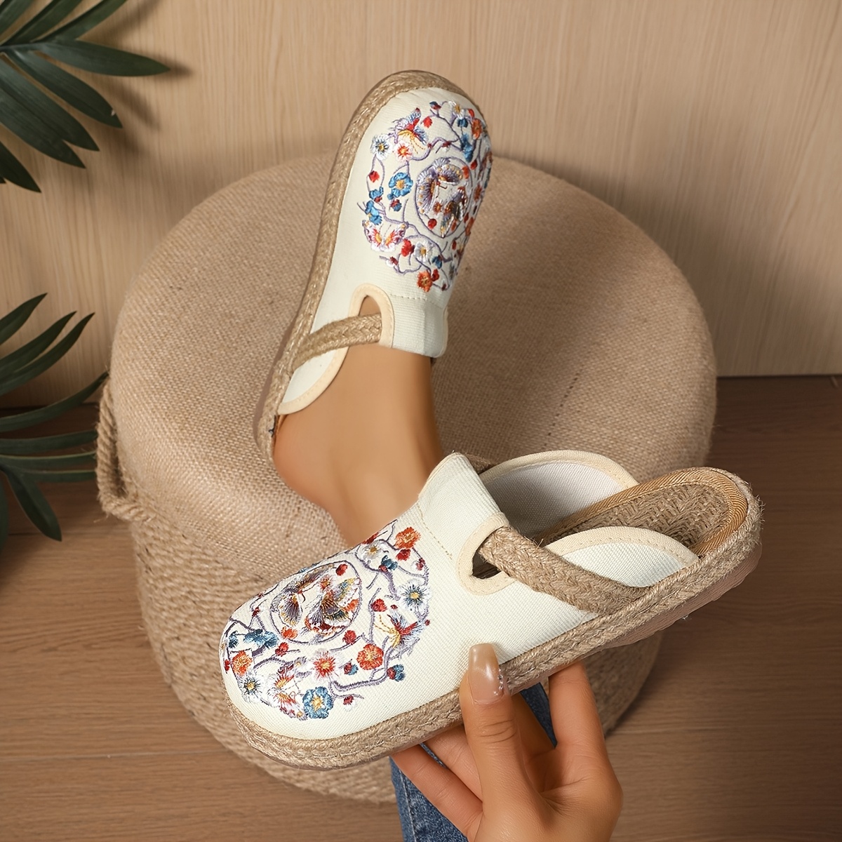elegant vintage inspired womens floral embroidered slip  display picture 1