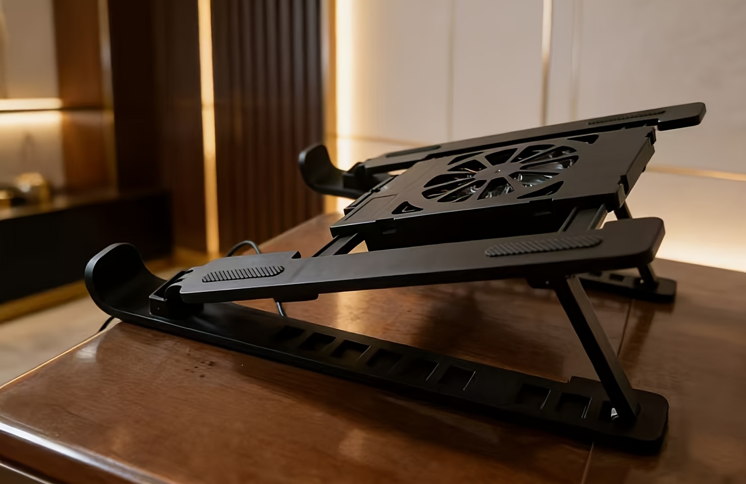 New Adjustable Laptop Cooling Stand, Tablet and Notebook Heat Dissipation Rack with Height Adjustment, Foldable Design, High Wind Power and Low Noise, Suitable for Various Scenarios at Home or Office Portable Display Holder