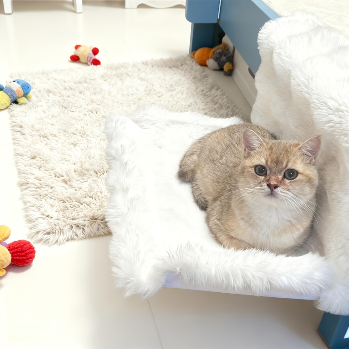 1 hamac moelleux pour chat - lit de couchage pour animal avec coussin doux et housse amovible lavable - tissu en polyester résistant et base antidérapante - installation stable sans perçage - utilisation toute saison pour canapé/bord de lit/appui de fenêtre