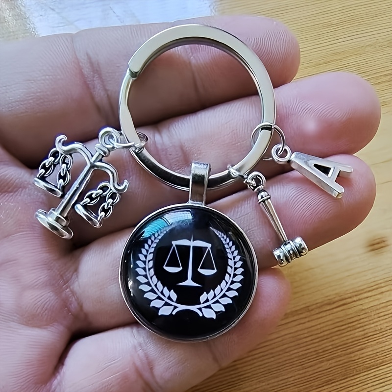 TEMU Un elegante llavero de metal con un de la Justicia - un regalo ideal para de la Facultad de , jueces y profesionales jurídico