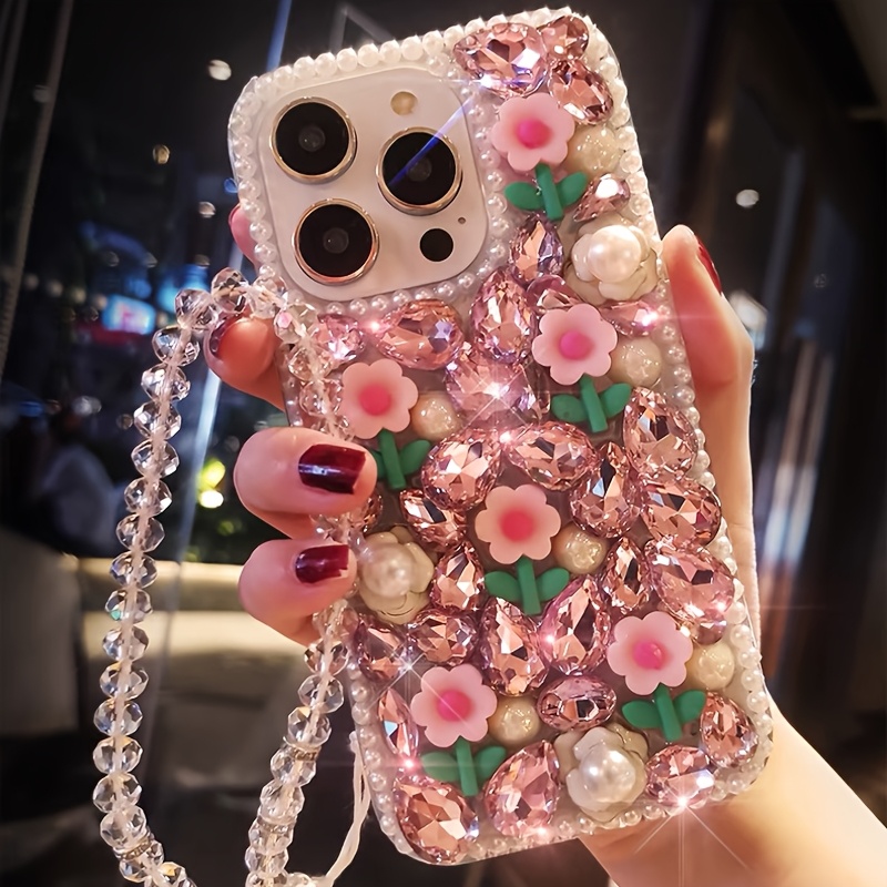 Stylish and Adorable Pearl Edge Pink Small Flower Crystal Phone Case Suitable for iPhone 16 Promax 15 Plus Anti-Drop Phone Case with Gypsum Crystal Bracelet Hanging