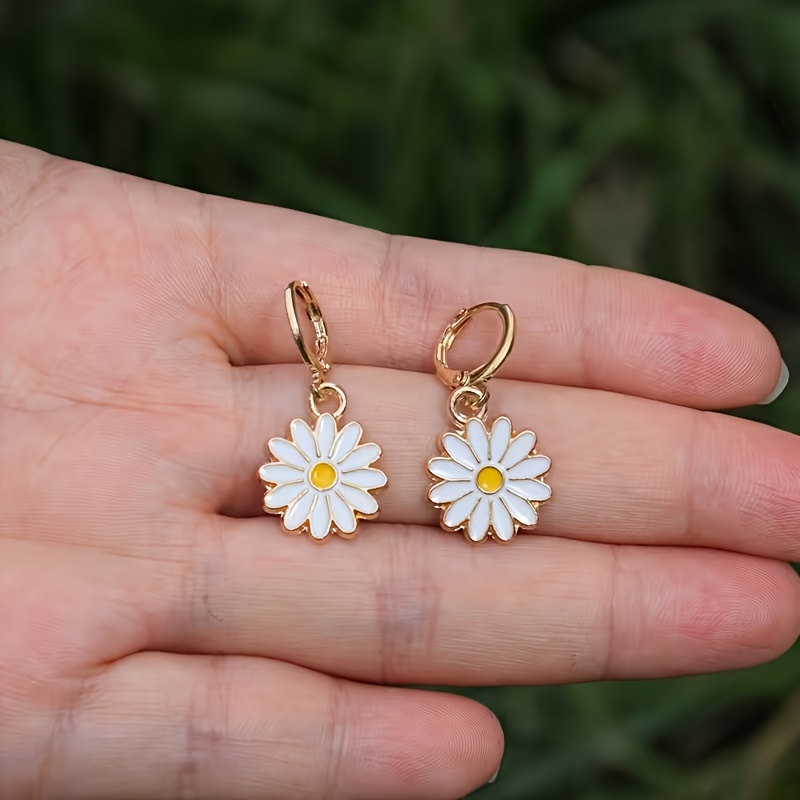 TEMU 1 Pair Women's Bohemian Style Daisy Stud Earrings, Suitable For Engagement And Wedding Gifts, Retro Easy Exquisite Flower Ear Clips, Ideal For