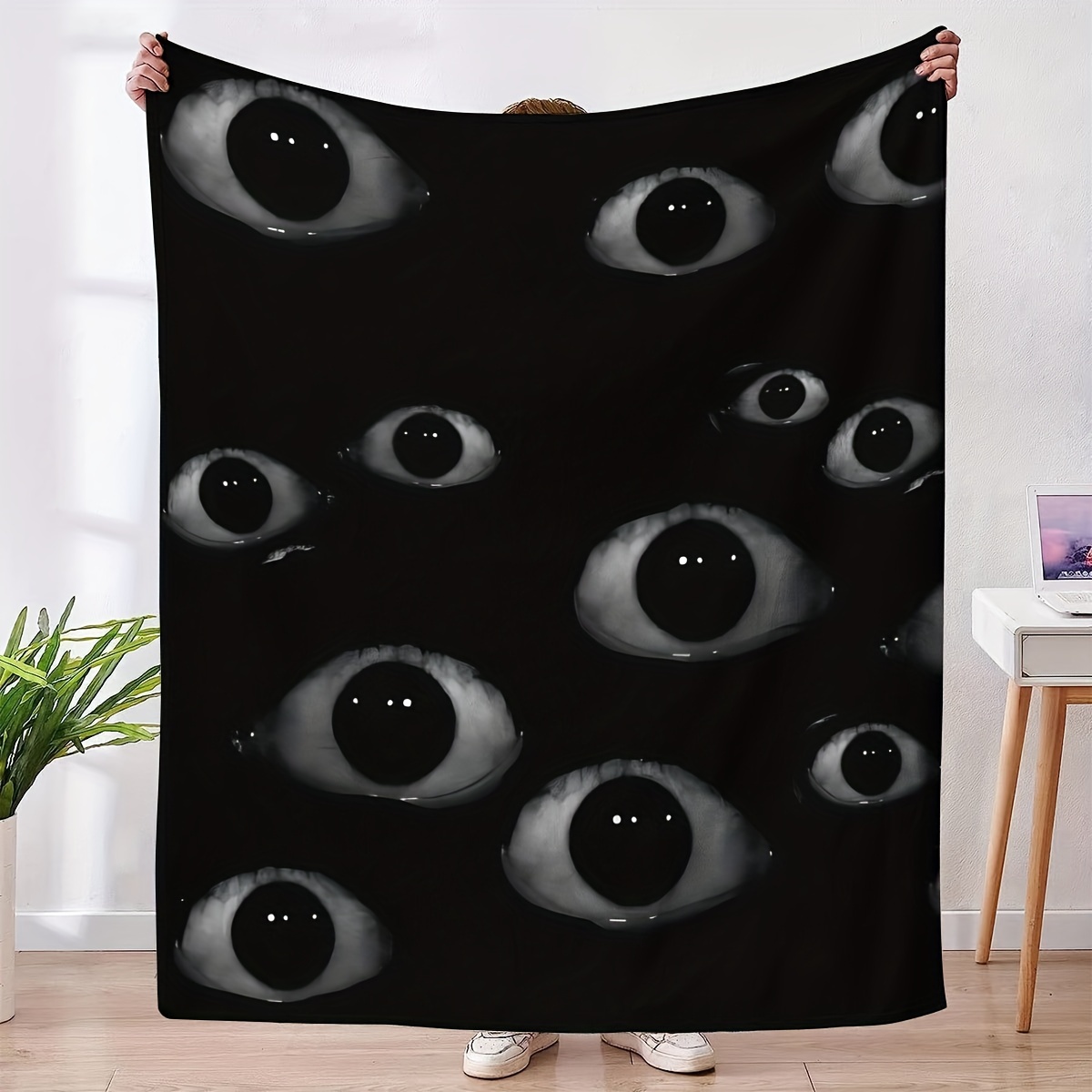 

Cozy Horror Eye Pattern Flannel Throw Blanket - Soft, Warm & Versatile For Couch, Bed, Office, And Camping - Perfect Halloween Gift