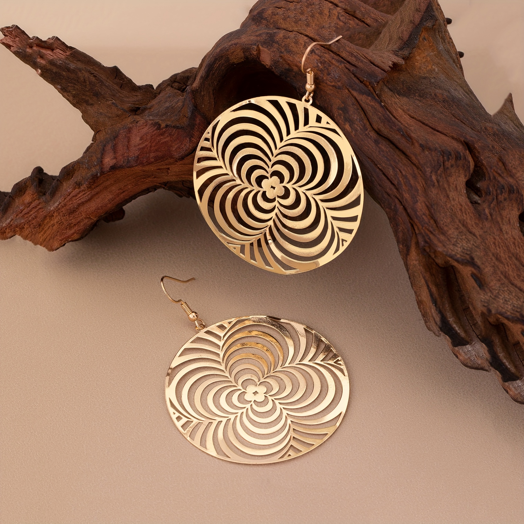 A Pair Of Elegant And Fashionable Round Hollow-out Design Earrings, Suitable For Women' Wear And Gifting