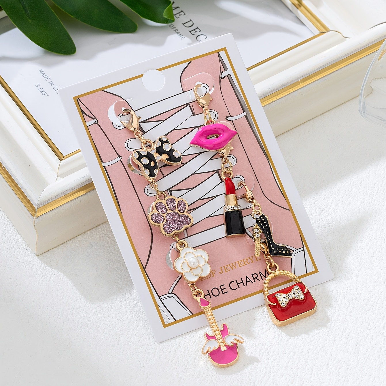 E-shop 8-teiliges/Set Mode Emaille Schuh Charms Set - Niedlicher Lippenstift, Lippen, Handtasche, Gitarre, Schmetterling, Pfotenabdruck & Blumen