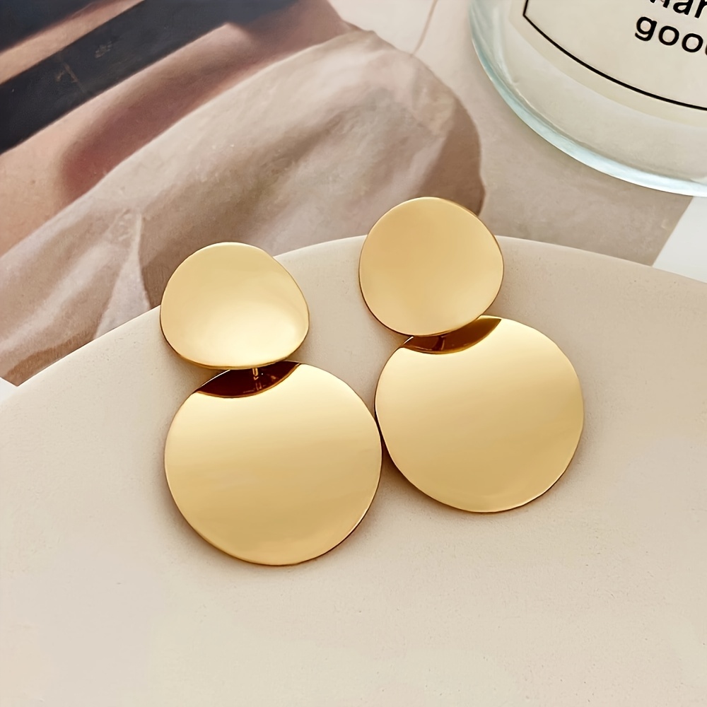 A Pair Of Minimalist Earrings For Women Featuring 2 Metallic Shiny Round Discs That Dangle. Vintage-style Geometric Earrings Are Classic And Easy, Making Them Suitable For Everyday Wear And Any