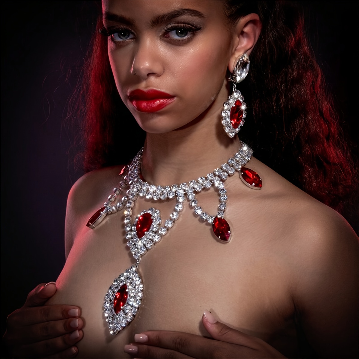 

Ensemble de Bijoux 2 Pièces avec Collier et Boucles d'Oreilles Scintillantes - Accessoires de Toilette pour Banquet et Fête