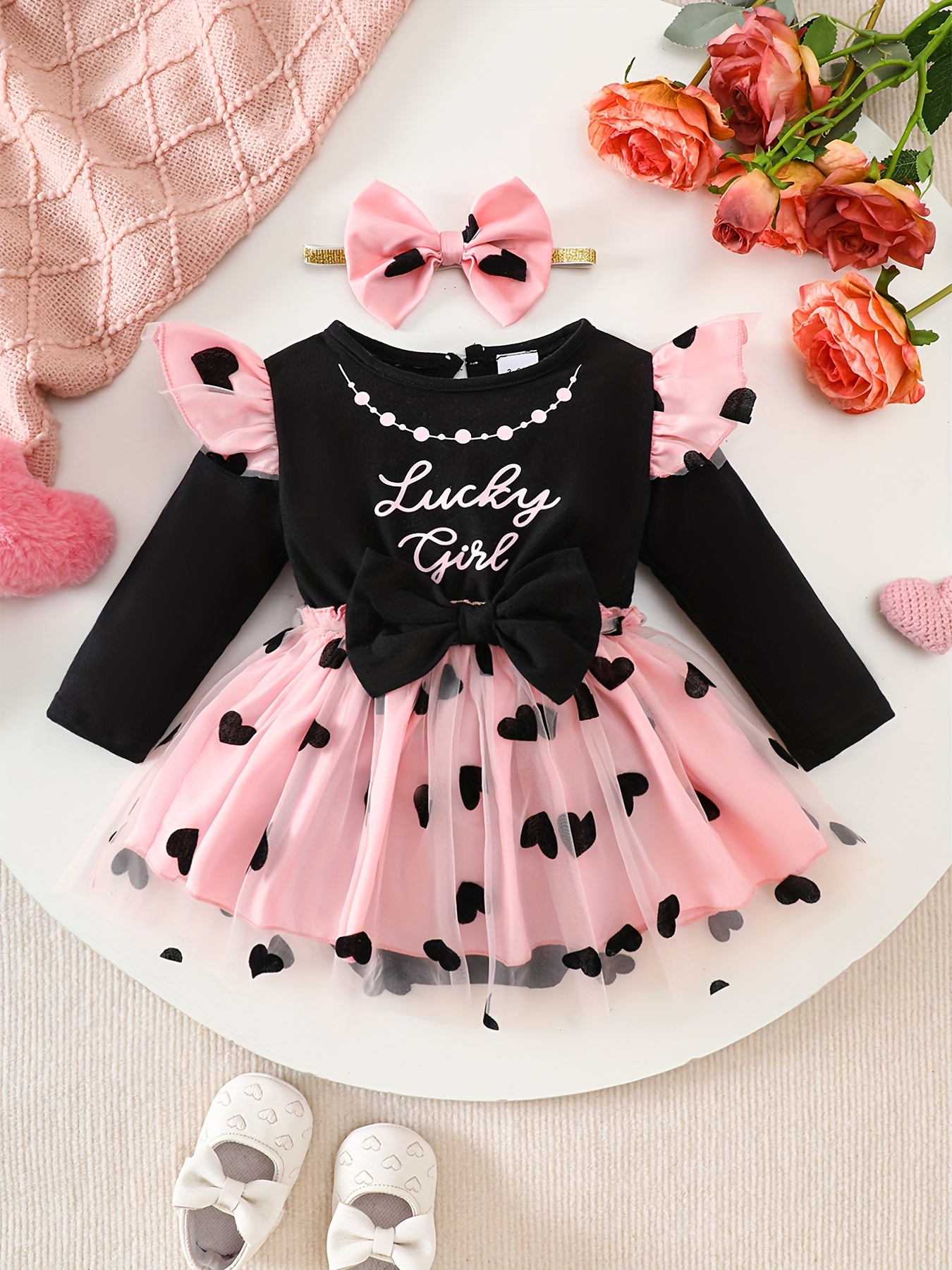 Een jurk met geluksletterprint voor meisjes