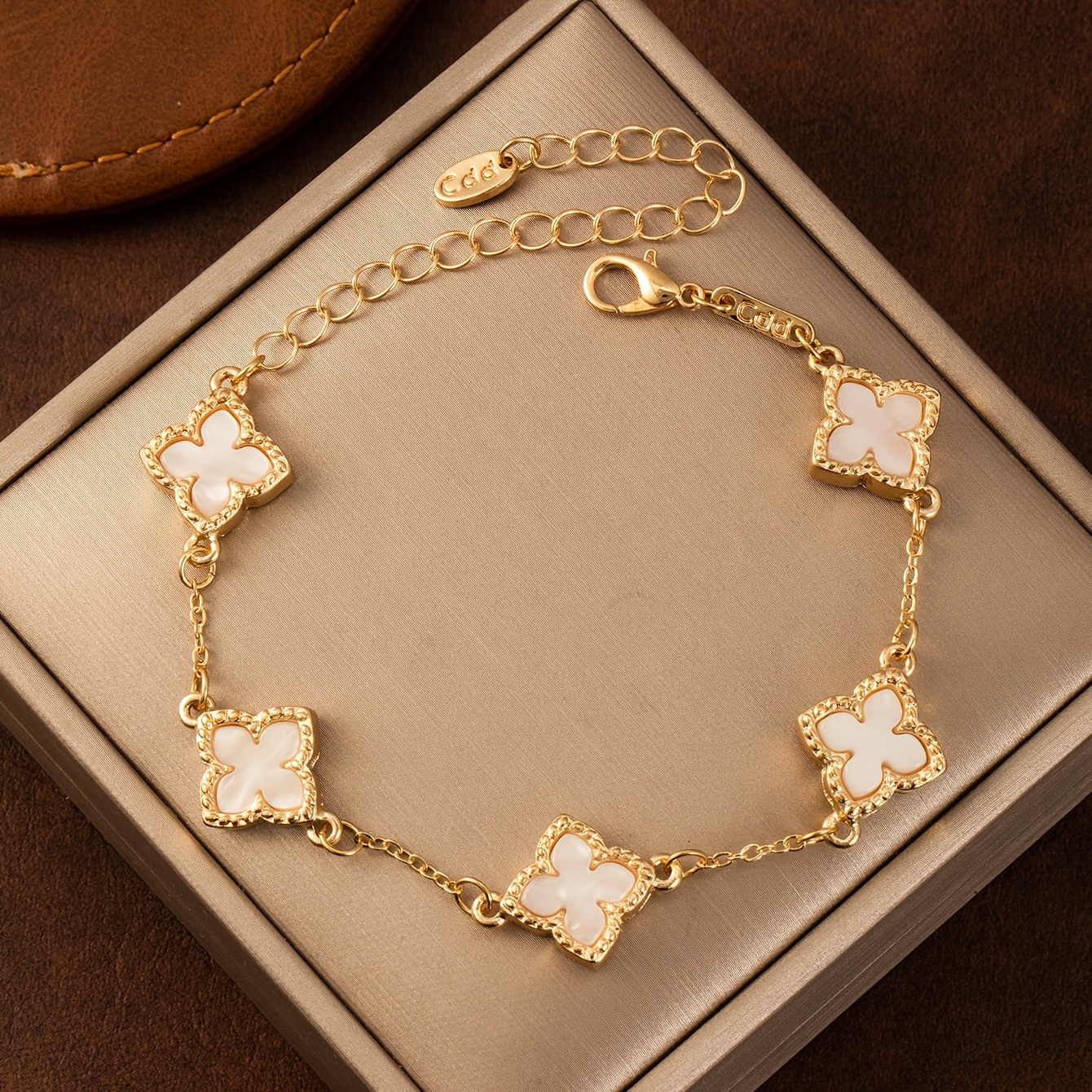 1pc Simple And Stylish Clover Bracelets, Suitable For Daily Wear Such As Graduation, Back To , Valentine's Day, Mom, Mother's Day, Gifts, Etc. Women's Bracelets(no Gift Box)