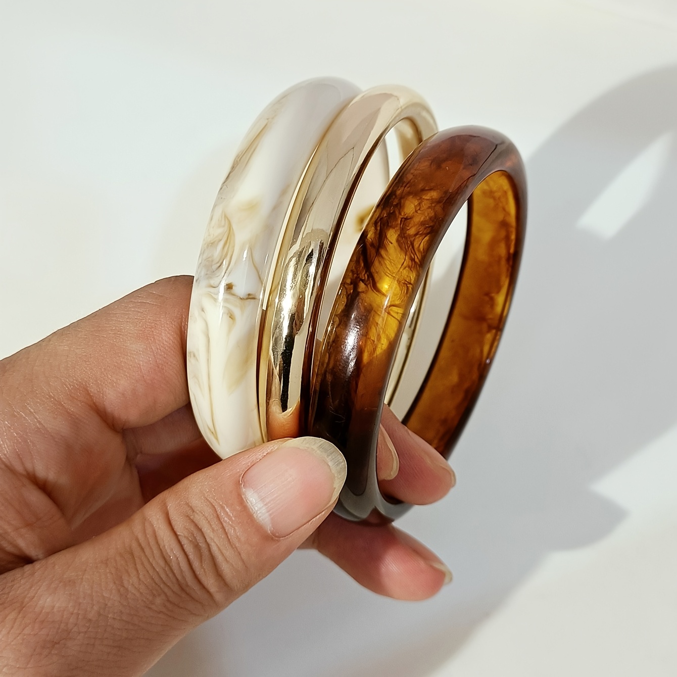 TEMU Set Of 3 Vintage Thick Acrylic Resin Bangles With Golden Bangles For Women, Suitable For Parties And Daily Wear ( Differences Between The Photos