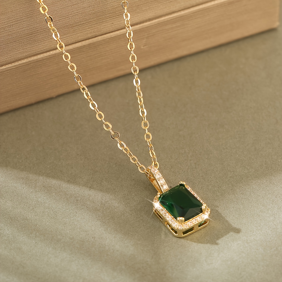 

1pc Elegant Vintage Style Copper Pendant Necklace With Synthetic Emerald Zirconia, Square Shaped For Women, Ideal For And Gifting, Accessory