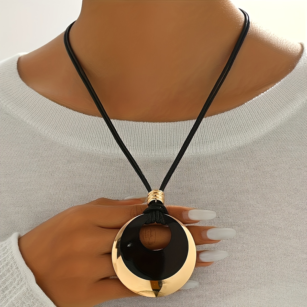Image of 1pc Fashionable Creative Colorblock Hollow Round Disc Geometric Cord Pendant Long Necklace Sweater Chain, Suitable For Women' Wear And Vacation, Leopard Print Pattern Random