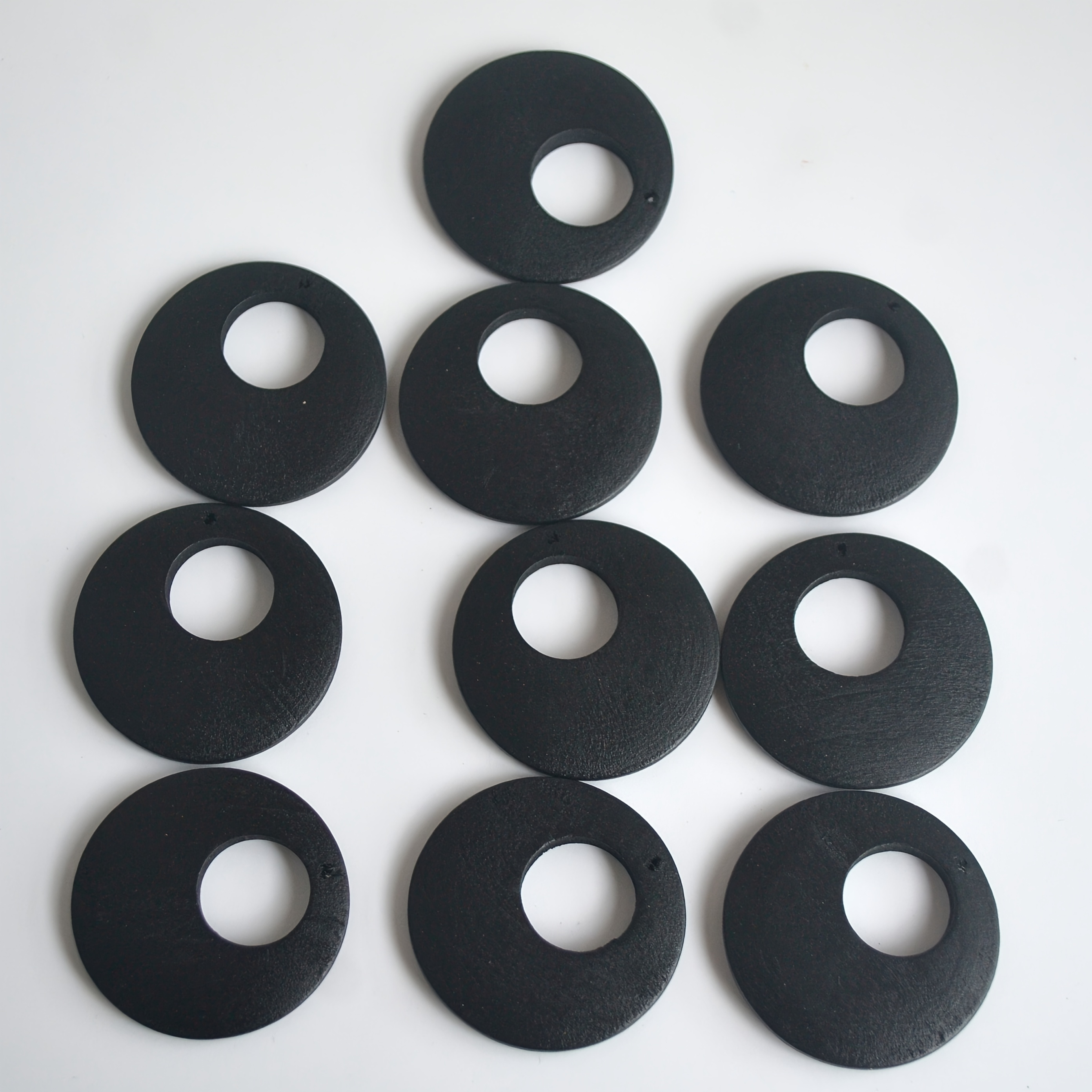 E-shop 10 Stück 40mm Schwarze Runde Hohle Holz Anhänger Zusätze, Handgefertigte Ohrring Halskette Anhänger Schmuck Materialien, Kreative Holz