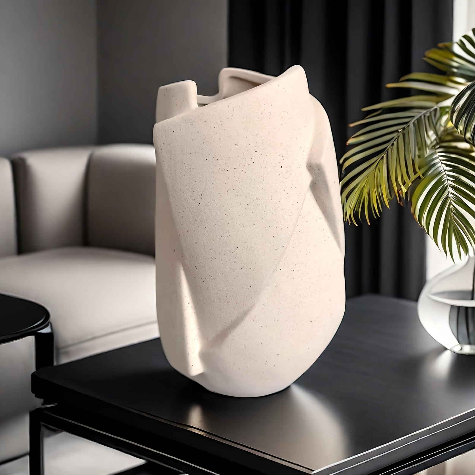 A 23cm high vase suitable for indoor and outdoor flower cultivation, with a rough surface that looks more advanced. The interior is waterproof and does not leak. It can also be used as an indoor flower insert decoration