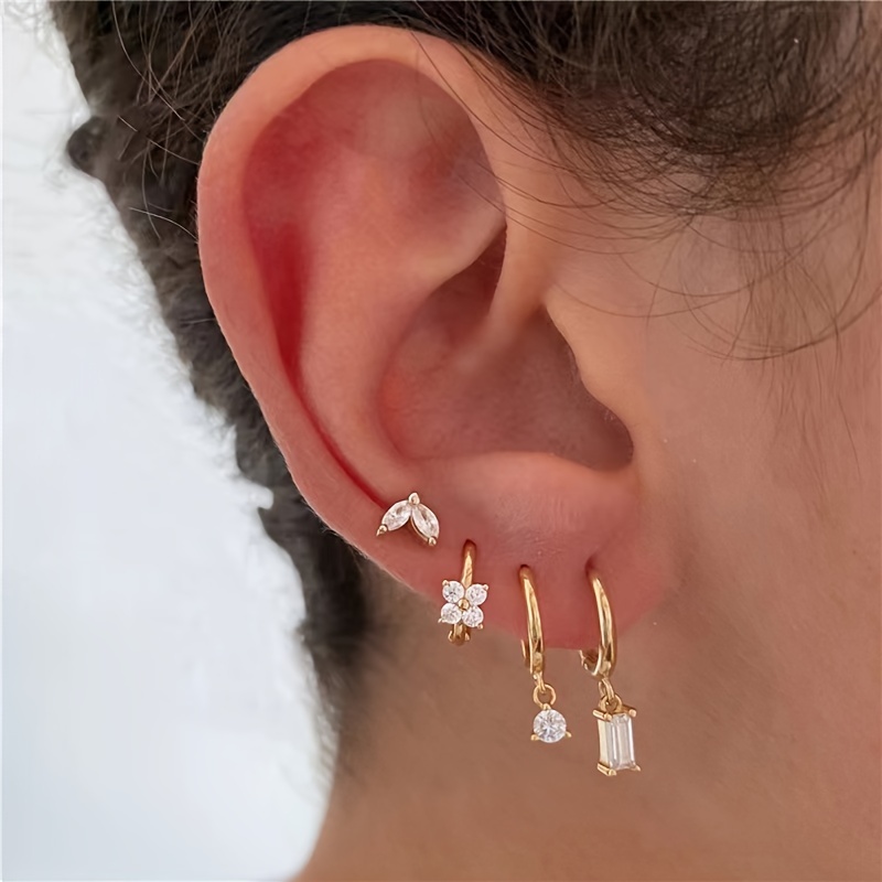 

Set Of 4 Geometric Stud Earrings, A Unique And Trendy Collection Of Earrings, Perfect For Adding A Touch Of Sweetness And Coolness To Your Style.