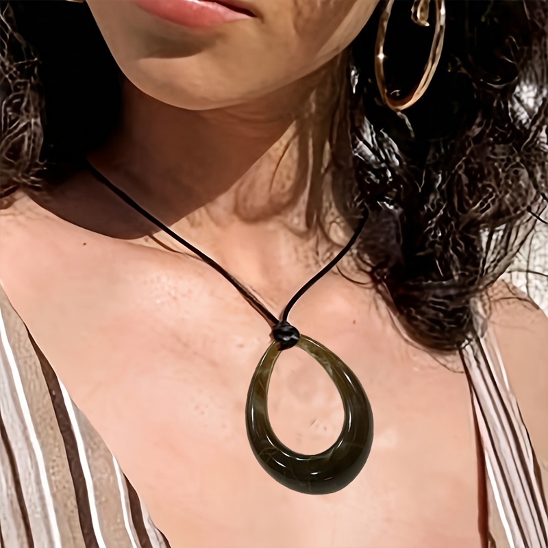 Women's Minimalist Necklace - Elegant Pendant Chain Jewelry, Everyday & Formal Events - Neutral Jewelry Gift For Women - Christmas Birthday Present Idea, Dropshaped Pendant, Sleek Fashion Accessory
