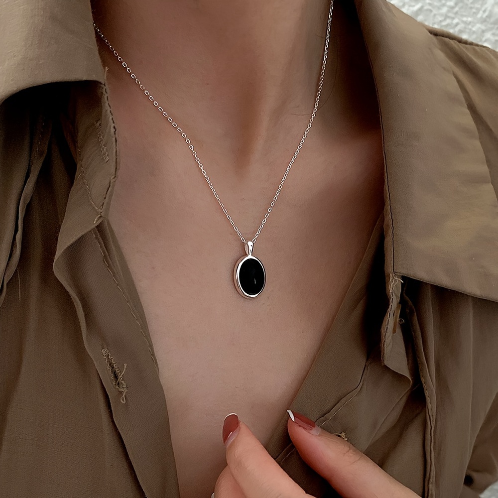 

1pc Round Black Zircon Pendant Princess Necklace Unique Clavicle Chain For Women Elegant Accessories