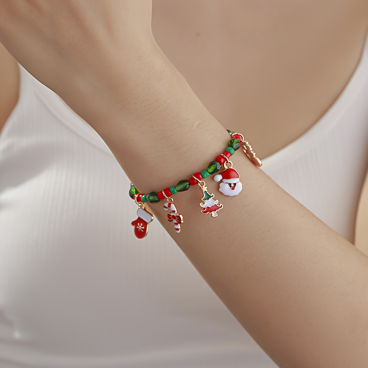 

Classic & Elegant Style, Christmas-themed Red And Green Beaded With Deer, Bells, And Snowflakes Shape Pendant, Fashion Accessory For Daily Wear & Festival, Idea Gift