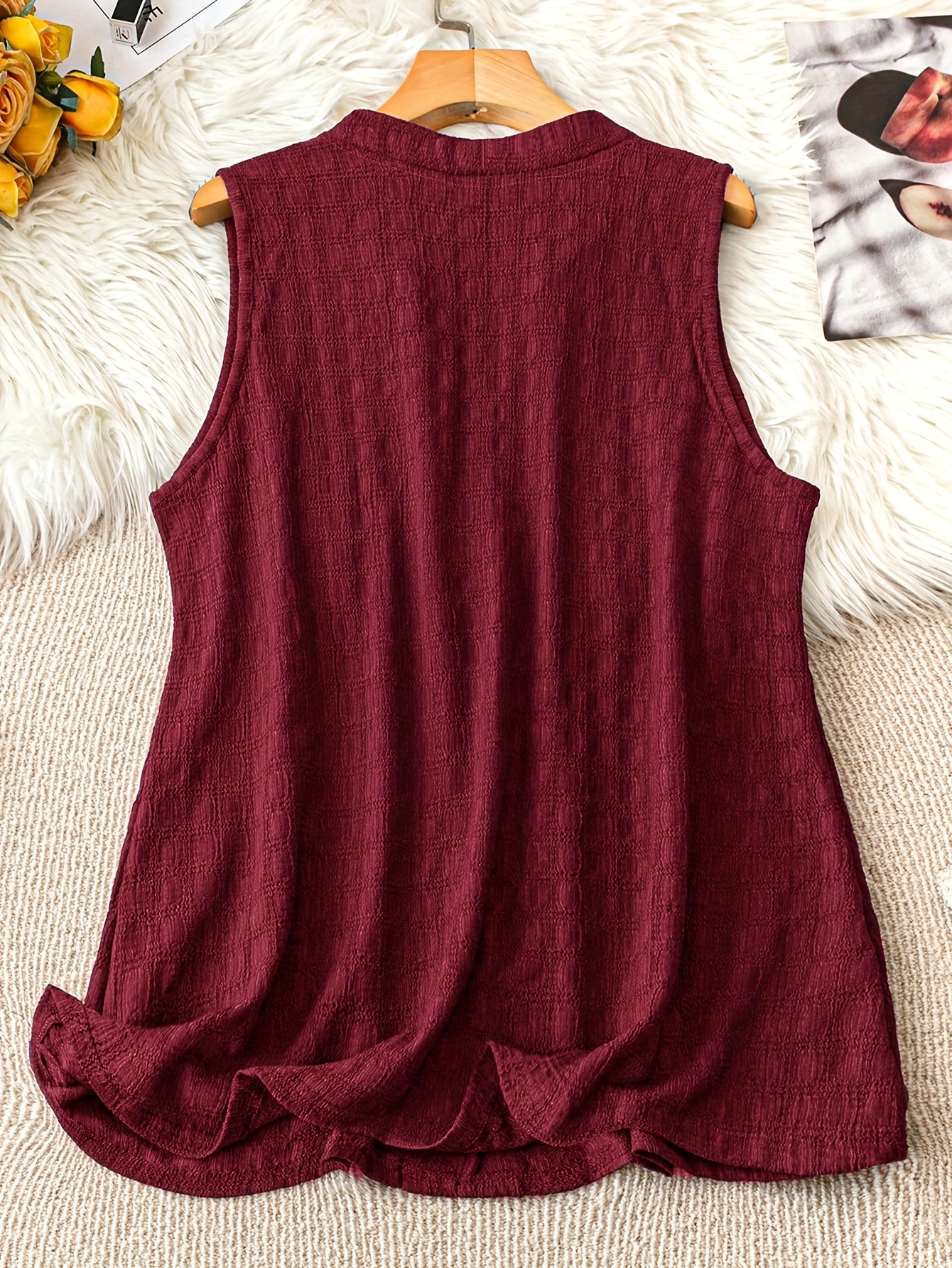 Elegant V-Neck Tank Top for Women, Made of Solid Color Knitted Fabric, Featuring High Elasticity, Suitable for Wearing in All Seasons.