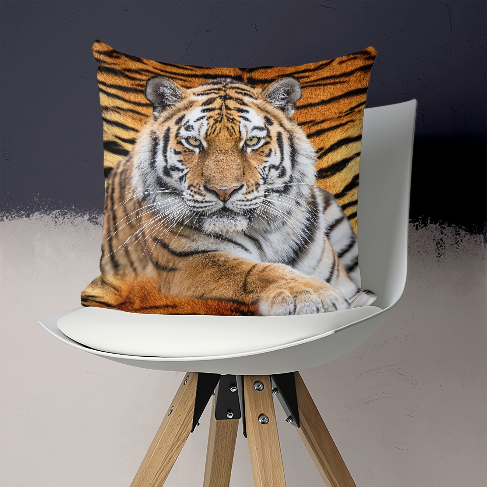 

Tiger Print Short Plush Throw Pillow Cover, Single Side Printed, Zipper Closure, Contemporary Style, Machine Washable, Home Decor For Sofa And Bedroom, Microfiber Material, 18x18 Inches Without Insert