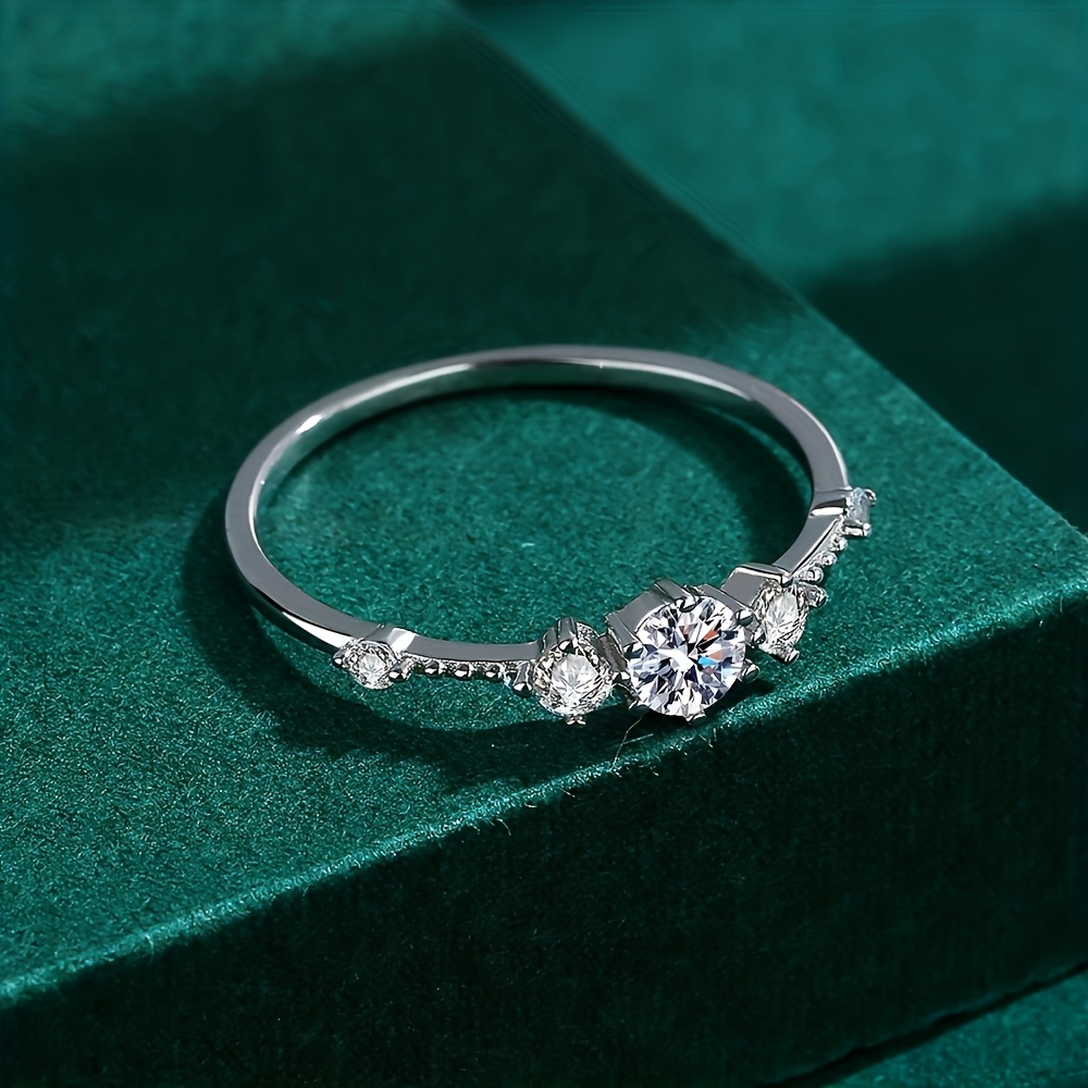 Women's Unique Four-Claw Round Geometric Design Ring