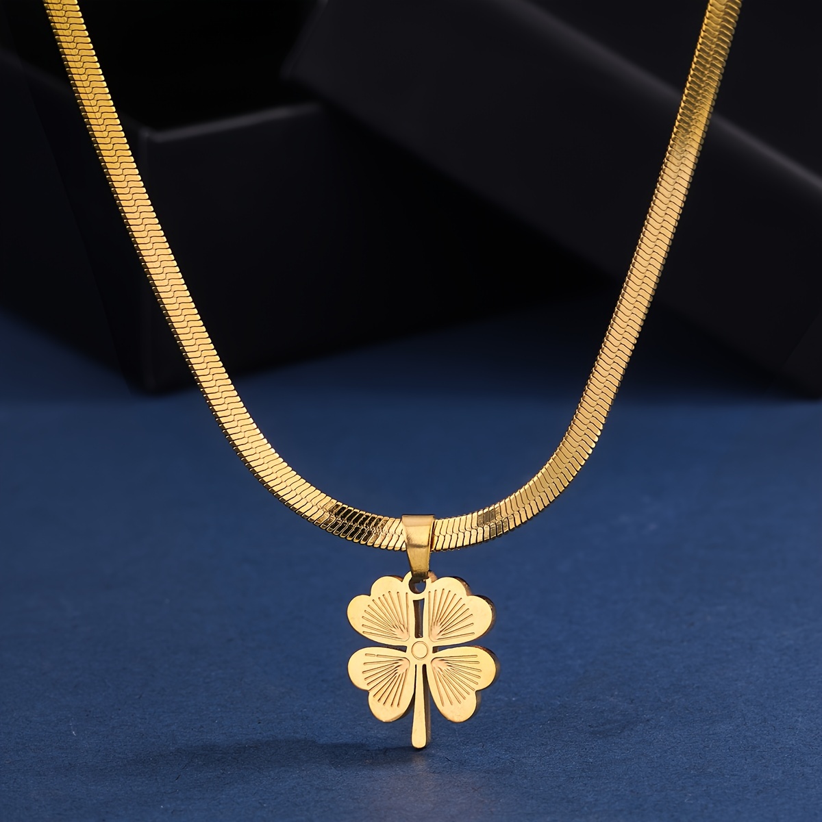 

Elegant 18k Gold-plated Stainless Steel Snake Chain Necklace With Clover Pendant - Luxury Accessory For Women, Ideal For & Gifting, Snake Jewelry