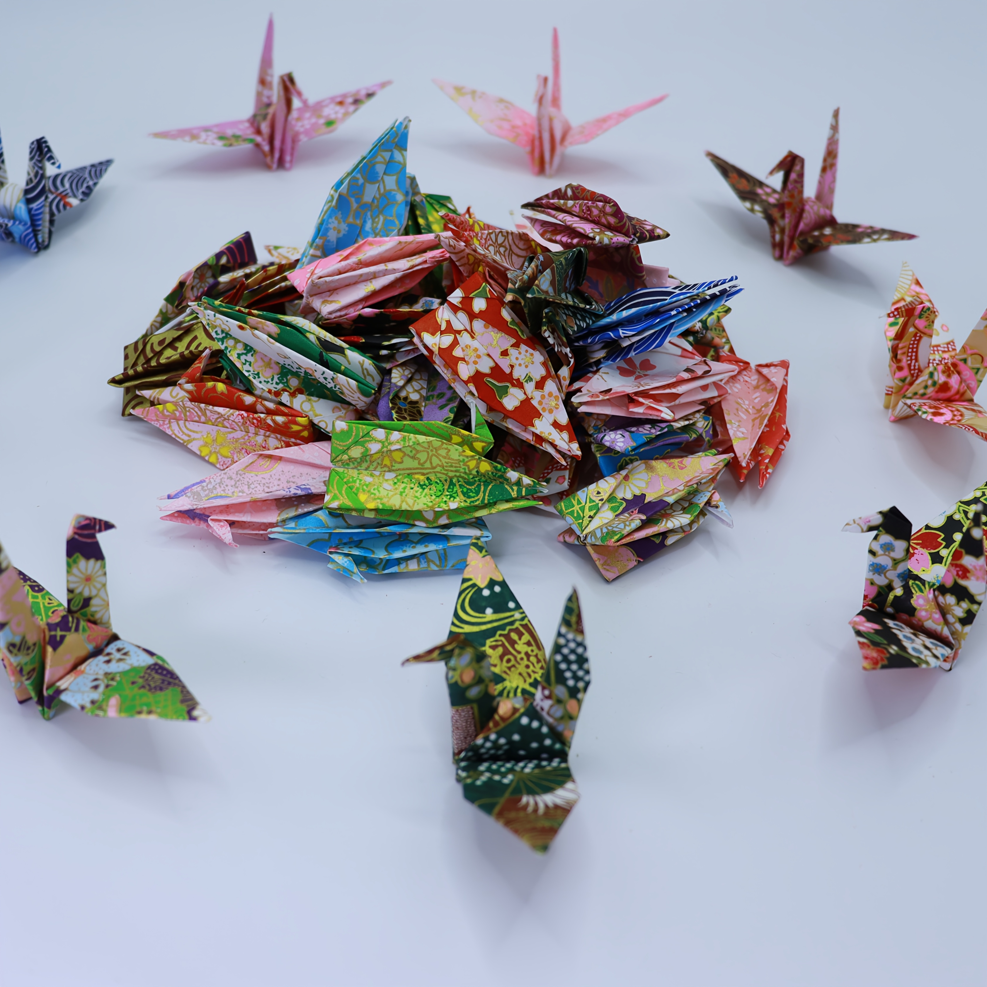 TEMU 50pcs de Grues en Papier Artisanales Pré-faites de Haute Qualité et Grues en Papier Éolienne, Accessoires de Papeterie et d'Enveloppes de Grues