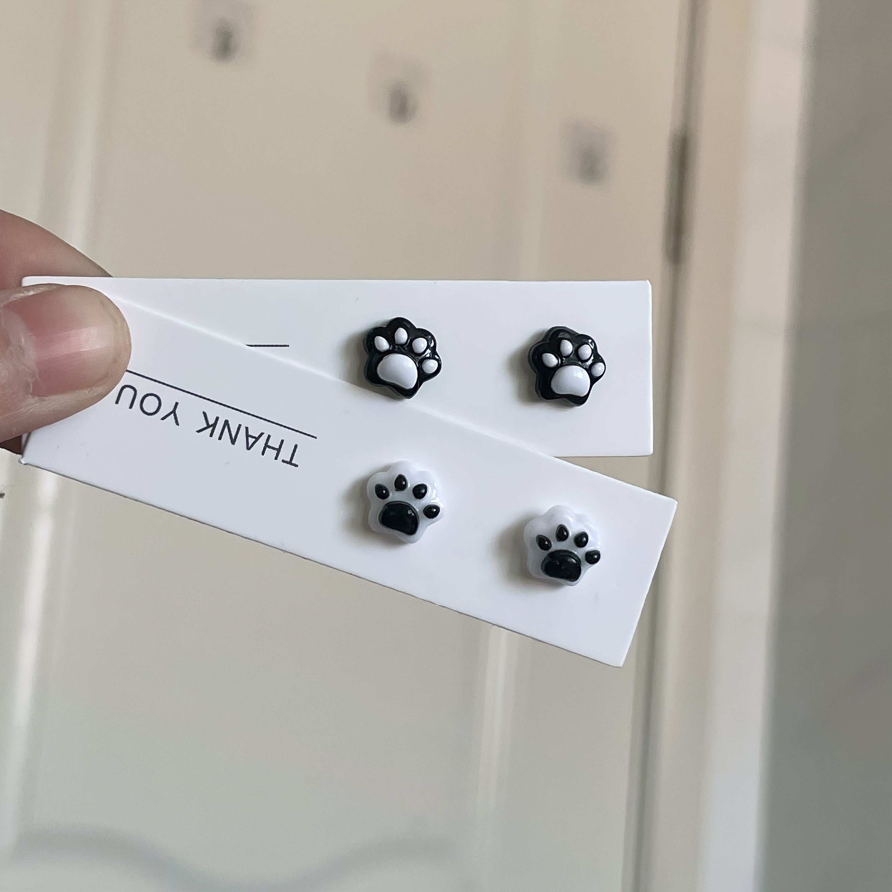 TEMU Black And White Cat Paw -the-dark Stud Earrings, Cartoon Cute Ear Jewelry, Suitable For Daily Matching