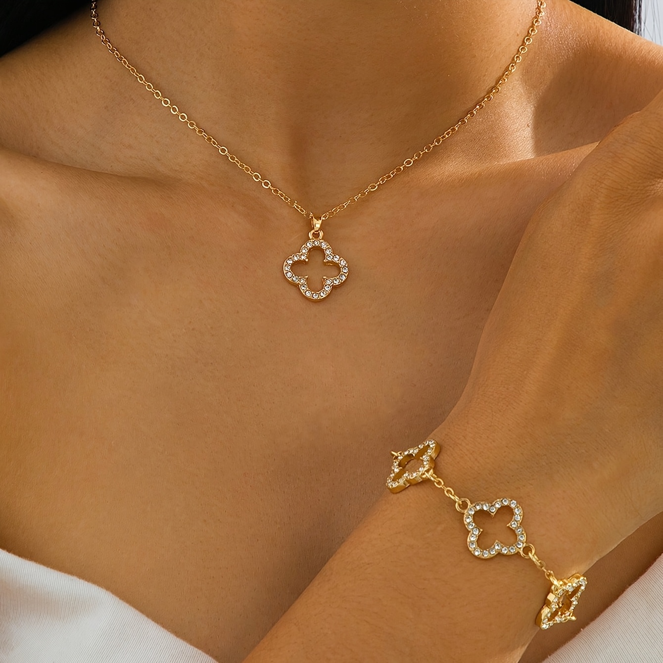 TEMU 1 Set Luxuriöses Elegantes Glamouröses Hohles Goldfarbenes Vierblatt-Kleeanhänger Halskette und Armband Schmuckset für Frauen