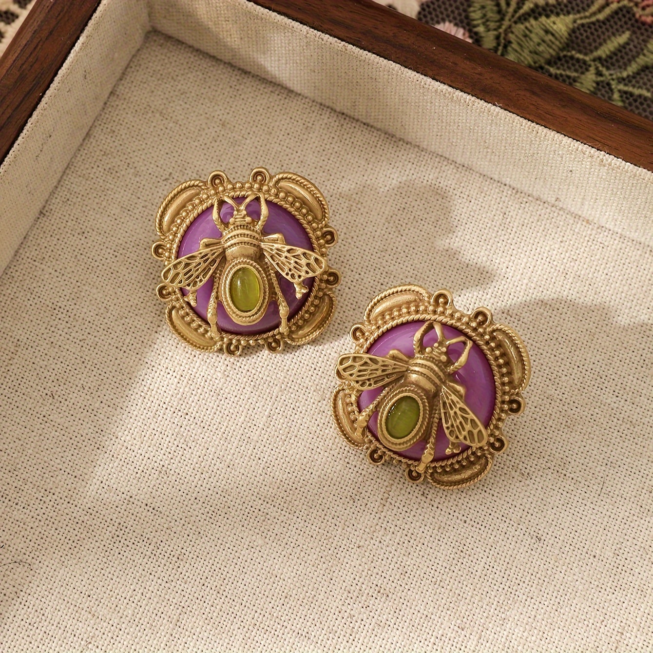 TEMU Vintage Bee Stud Earrings, 18kgoldenplated Zinc Alloy With Resin Inlay, Stainless Steel Post, Fashion Jewelry For Women For Daily And Vacation Wear, Pack Of 1 Pair